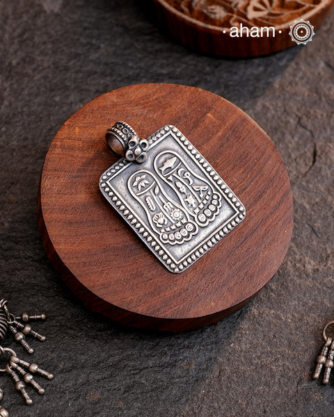 Discover the charm of traditional craftsmanship with our Handmade 92.5 Sterling Silver Vishnu feet Silver Pendant. Expertly crafted using the thapi (stamp die) technique, this pendant reflects the age-old artistry of India’s tribal communities. Known by various names like Kavach, Mandaliya, Patri, and Kathla, amulet pendants have long been cherished as symbols of passive worship—a way to keep your deity, Kuldevta, or Kuldevi close to your heart.