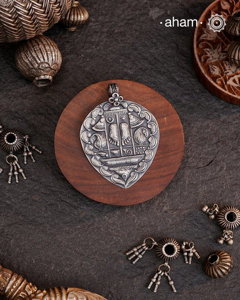 Discover the charm of traditional craftsmanship with our Handmade 92.5 Sterling Silver Vishnu Feet Pendant.
Expertly crafted using the thapi (stamp die) technique, this pendant reflects the age-old artistry of India’s tribal communities. Known by various names like Kavach, Mandaliya, Patri, and Kathla, amulet pendants have long been cherished as symbols of passive worship—a way to keep your deity, Kuldevta, or Kuldevi close to your heart. 