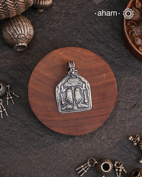 Discover the charm of traditional craftsmanship with our Handmade 92.5 Sterling Silver Laxmi Feet Pendant.Expertly crafted using the thapi (stamp die) technique, this pendant reflects the age-old artistry of India’s tribal communities. Known by various names like Kavach, Mandaliya, Patri, and Kathla, amulet pendants have long been cherished as symbols of passive worship—a way to keep your deity, Kuldevta, or Kuldevi close to your heart.