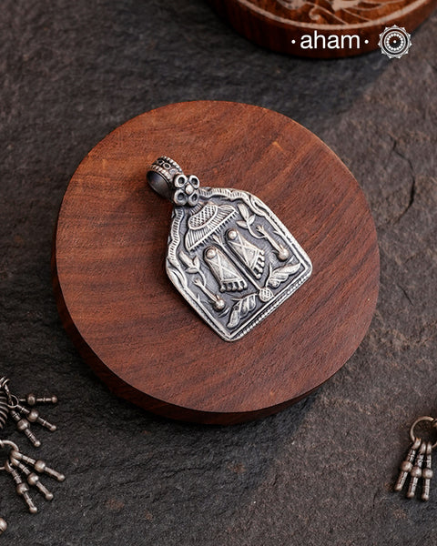 Discover the charm of traditional craftsmanship with our Handmade 92.5 Sterling Silver Laxmi Feet Pendant.Expertly crafted using the thapi (stamp die) technique, this pendant reflects the age-old artistry of India’s tribal communities. Known by various names like Kavach, Mandaliya, Patri, and Kathla, amulet pendants have long been cherished as symbols of passive worship—a way to keep your deity, Kuldevta, or Kuldevi close to your heart.