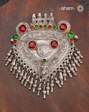 Beautiful handcrafted Arrowhead tribal silver pendant with Sun God- Surya stamped in the center, A piece from a bygone area, that bring back memories and stories of that time. The pendant has some beautiful stone highlights that bring out the beauty of the piece even more. Wear it with a long chain or with a black thread, or layer them to create a distinct look.&nbsp;
