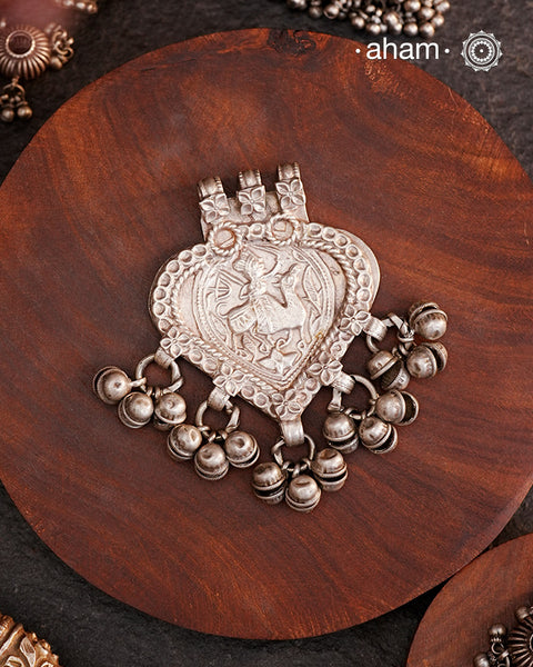 Beautiful handcrafted tribal silver pendant of a hero on a horse from a bygone area, that bring back memories and stories of that time. Wear it with a long chain or with a black thread, or layer them to create a distinct look.