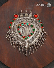 Beautiful handcrafted Arrowhead tribal silver pendant with Fish- Matsya, a symbol of fertility stamped in the center, A piece from a bygone area, that bring back memories and stories of that time. The pendant has some beautiful stone highlights that bring out the beauty of the piece even more. Wear it with a long chain or with a black thread, or layer them to create a distinct look.&nbsp;