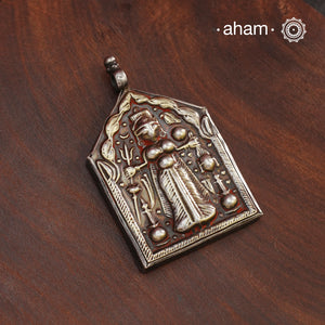 Discover the charm of traditional craftsmanship with our Devi Silver pendant. Expertly crafted using the thapi (stamp die) technique, this pendant reflects the age-old artistry of India’s tribal communities. Known by various names like Kavach, Mandaliya, Patri, and Kathla, amulet pendants have long been cherished as symbols of passive worship—a way to keep your deity, Kuldevta, or Kuldevi close to your heart. 