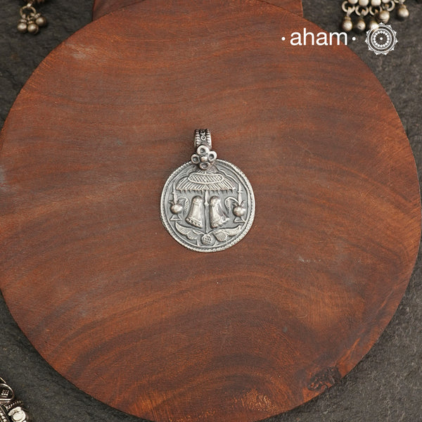 Discover the charm of traditional craftsmanship with our Vishnu Feet Tribal Silver Pendant.
Expertly crafted using the thapi (stamp die) technique, this pendant reflects the age-old artistry of India’s tribal communities. Known by various names like Kavach, Mandaliya, Patri, and Kathla, amulet pendants have long been cherished as symbols of passive worship—a way to keep your deity, Kuldevta, or Kuldevi close to your heart.