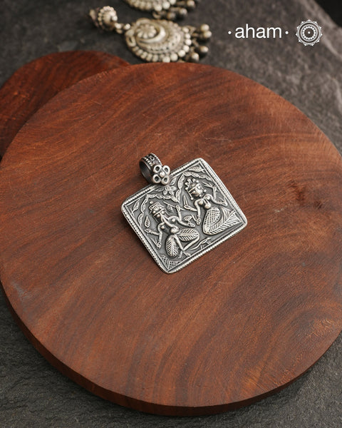 Discover the charm of traditional craftsmanship with our Handmade Ganesh Lakshmi 92.5 Sterling Silver Pendant.Expertly crafted using the thapi (stamp die) technique, this pendant reflects the age-old artistry of India’s tribal communities. Known by various names like Kavach, Mandaliya, Patri, and Kathla, amulet pendants have long been cherished as symbols of passive worship—a way to keep your deity, Kuldevta, or Kuldevi close to your heart. Traditionally worn on a cord or silver chain, this striking amulet 
