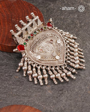 Beautiful handcrafted Arrowhead tribal silver pendant with Sun God- Surya stamped in the center, A piece from a bygone area, that bring back memories and stories of that time. The pendant has some beautiful stone highlights that bring out the beauty of the piece even more. Wear it with a long chain or with a black thread, or layer them to create a distinct look.