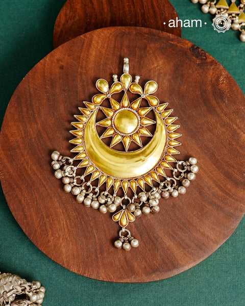Enhance your style with the timeless elegance of the Dual Tone Silver Pendant. Handcrafted by skilled karigars in Barmer, Rajasthan, this neckpiece features traditional Bandhel work, where a thin sheet of hand beaten 22 carat gold is set on 92.5 silver using a unique wax setting technique. A classic representation of fine Indian traditional craftsmanship. 

Chain not included