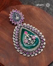 Green Quartz stone with Silver floral work on it, Set in a silver frame with kemp work and a beautiful kemp stone studded peacock on the top. Crafted in 92.5 silver. A beautiful statement piece.