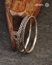 Everyday wear silver bangles crafted in 92.5 silver. Works great when stacked with other bangles or even just by itself.
