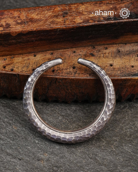 Twist and wear silver hand beaten texture kada crafted in 92.5 sterling silver. Statement pieces which are a must have in every jewellery lovers collection.  The price is for one piece  only. 