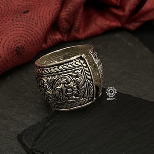 Handcrafted 92.5 sterling silver kada with Chitai carving work from Rajasthan.  Statement pieces which are a must have in every jewellery lovers collection.  The price is for one piece kada only. 