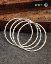 Classic silver bangles;
Comes as a set of four bangles