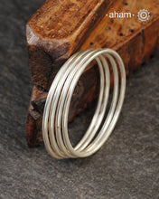 Classic silver bangles;
Comes as a set of four bangles