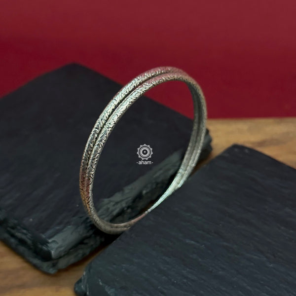 Everyday wear silver bangles crafted in 92.5 silver. Works great when stacked with other bangles or even just by itself. 