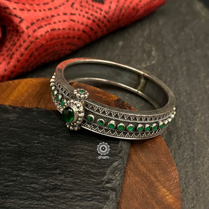 Mewad kada with beautiful Rava and green stone highlights.Handcrafted in 92.5 sterling silver in Rajasthan. Everyday staple pieces which can be teamed with any outfit of your choice.