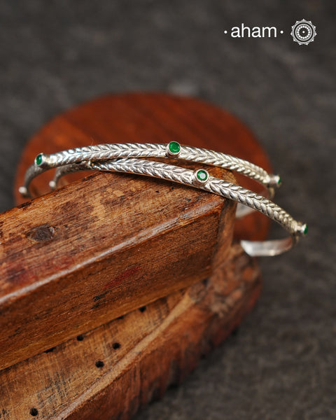 Textured Everyday wear silver bangles crafted in 92.5 silver. Works great when stacked with other bangles or even just by itself.