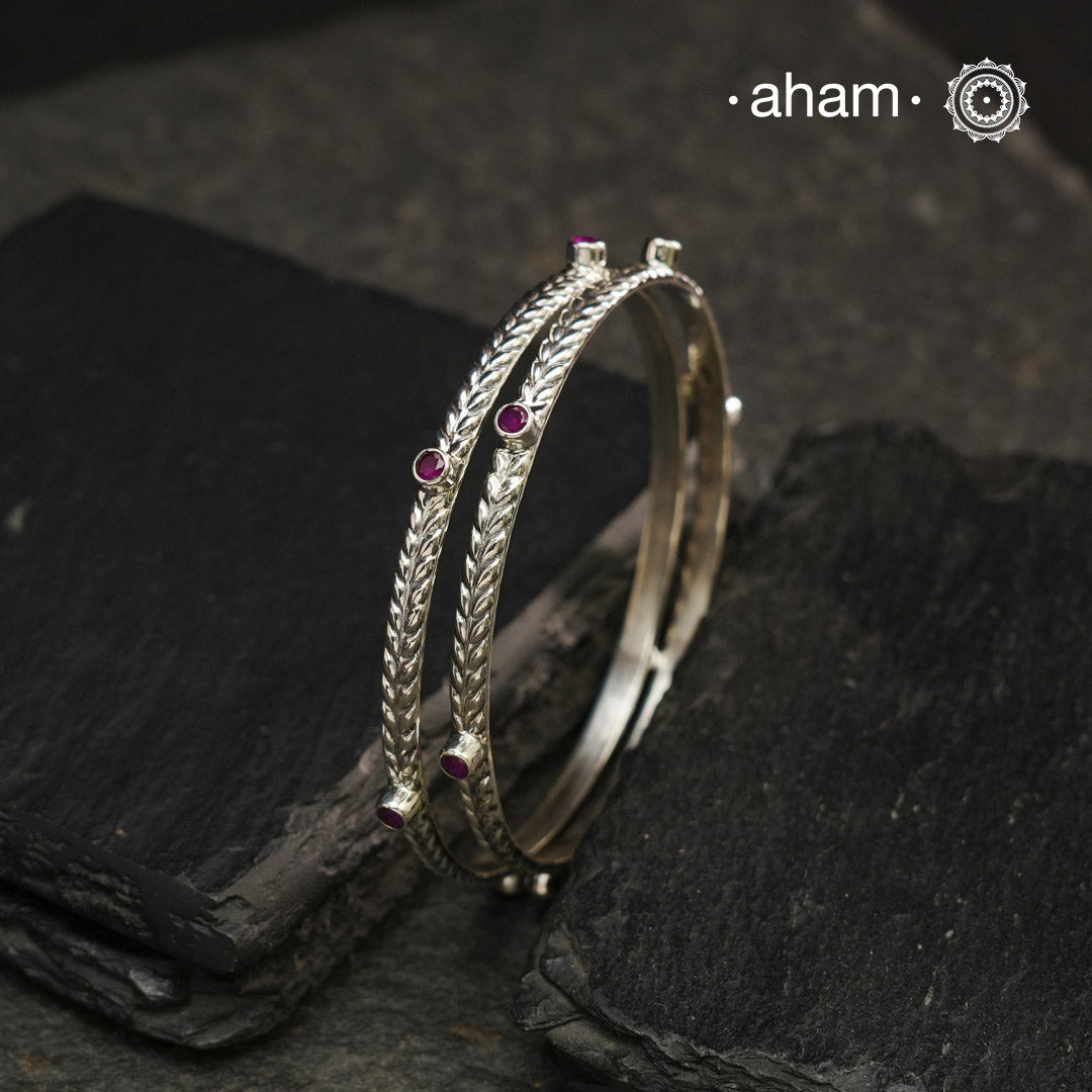 Textured Everyday wear silver bangles crafted in 92.5 silver. Works great when stacked with other bangles or even just by itself.