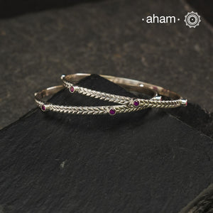 Textured Everyday wear silver bangles crafted in 92.5 silver. Works great when stacked with other bangles or even just by itself.