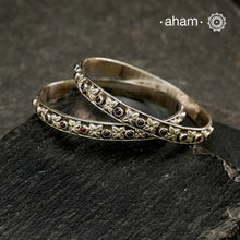 Textured Everyday wear silver bangles crafted in 92.5 silver. Works great when stacked with other bangles or even just by itself.