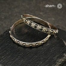 Textured Everyday wear silver bangles crafted in 92.5 silver. Works great when stacked with other bangles or even just by itself.