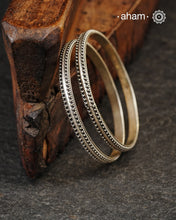 Everyday wear silver bangles crafted in 92.5 silver. Works great when stacked with other bangles or even just by itself.