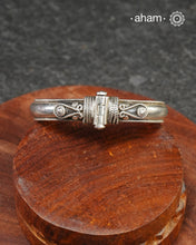 Handcrafted 92.5 silver kada in a classic pattern great for everyday use. 
The price is for one piece kada only.