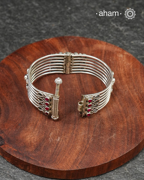 Rava work Everyday wear silver bangles crafted in 92.5 silver. Works great when stacked with other bangles or even just by itself. 
