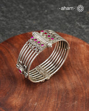 Handcrafted Mewad 92.5 sterling silver kada with intricate motifs.
Classic statement pieces which are a must have in every jewellery lovers collection.&nbsp;