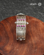 Rava work Everyday wear silver bangles crafted in 92.5 silver. Works great when stacked with other bangles or even just by itself. 