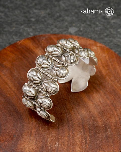 Handcrafted Mewad 92.5 sterling silver kada with intricate motifs.
Classic statement pieces which are a must have in every jewellery lovers collection.