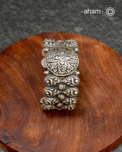 Handcrafted Mewad 92.5 sterling silver kada with intricate detailing on it.
Classic statement pieces which are a must have in every jewellery lovers collection.