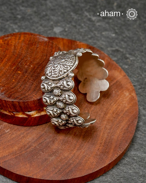 Handcrafted Mewad 92.5 sterling silver kada with intricate detailing on it.
Classic statement pieces which are a must have in every jewellery lovers collection.