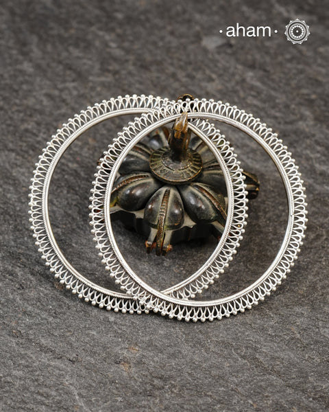 Everyday wear silver bangles crafted in 92.5 silver. Works great when stacked with other bangles or even just by itself.