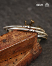 Everyday wear silver bangles crafted in 92.5 silver. Works great when stacked with other bangles or even just by itself