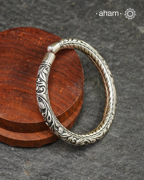 92.5 sterling silver handcrafted kada with Chitai carving work from Rajasthan.Classic pieces which are a must have in every jewellery lovers collection.