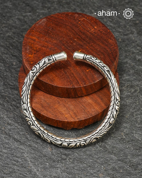 92.5 sterling silver handcrafted kada with Chitai carving work from Rajasthan.Classic pieces which are a must have in every jewellery lovers collection.