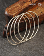 Everyday wear silver bangles crafted in 92.5 silver. Works great when stacked with other bangles or even just by itself. &nbsp;Comes as a set of 4 bangles