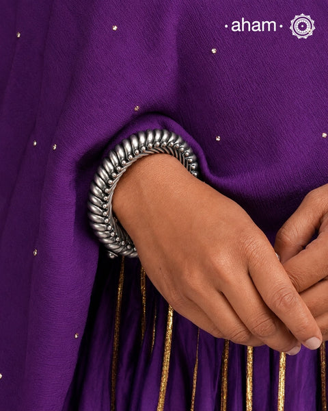 Beautiful 92.5 silver handcrafted kada from Rajasthan traditionally called as Sutarla or Sutlada.&nbsp; Also known as Shindeshahi Tode in Maharashtra. Despite their solid look, they are designed to be completely flexible, allowing them to bend when worn, yet remaining sturdy. Its a very unique form of craftsmanship. These kadas are extremely versatile and never goes out of style.Price is for one piece kada only