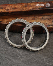 These handcrafted bangles showcases the exceptional skill of Kolhapur's master karigars, created entirely from 92.5 sterling silver with striking kemp stone accents.The bangle demonstrates superior craftsmanship through its precise construction and refined finish. Kemp highlights add textural depth and visual interest to the classic kada silhouette. An investment piece that honours traditional jewellery-making heritage while offering versatile styling for both formal occasions and daily adornment. 