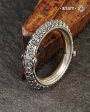 Mewad kada with beautiful rava and tar work.
Handcrafted in 92.5 sterling silver. Statement pieces which are a must have in every jewellery lovers collection.