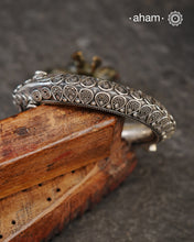 Mewad kada with beautiful rava and tar work.
Handcrafted in 92.5 sterling silver. Statement pieces which are a must have in every jewellery lovers collection.