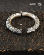 Mewad kada with beautiful rava and tar work.
Handcrafted in 92.5 sterling silver. Statement pieces which are a must have in every jewellery lovers collection.