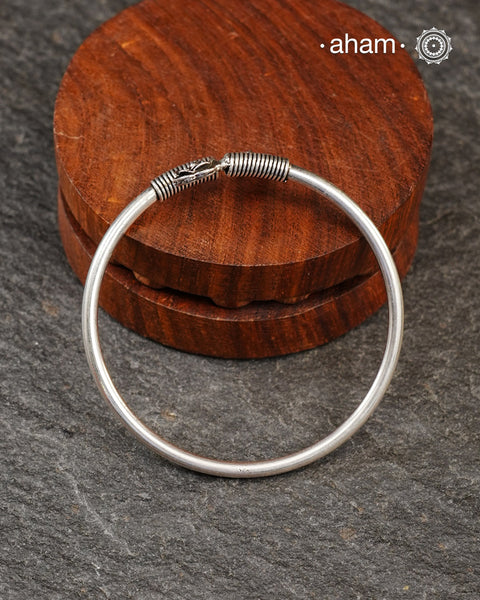 Handcrafted twist and wear bracelets in 92.5 sterling silver with beautiful flower motifs. Statement accessory which look great paired with your watches or even by itself.
