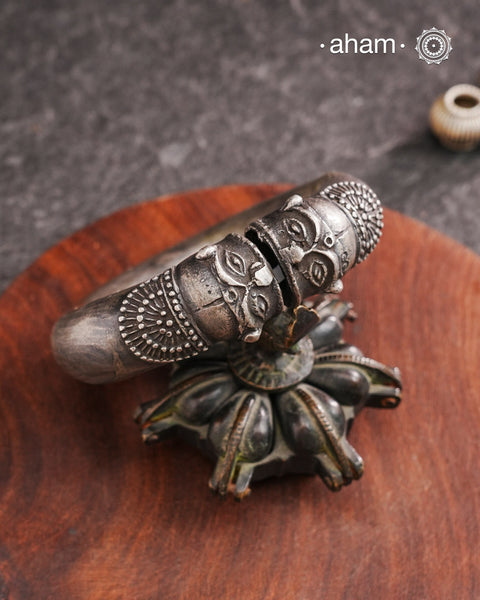 Vintage silver kada handcrafted by skilful artisans. Beautiful piece from a bygone era, that bring back memories and stories of that time.