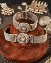 Vintage silver kada handcrafted by skilful artisans. Beautiful piece from a bygone era, that bring back memories and stories of that time. You can see Kirtimukha/ Yali drawn around the center piece of the kada.&nbsp;

Price is for a pair. Incase you want a single piece, please msg us at 8884445300

Region: Karnataka