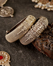 Vintage Makra silver kada handcrafted by skilful artisans. Beautiful piece from a bygone era, that bring back memories and stories of that time. Granulation Technique is used along with casting


The Makara is a mythical water creature combining the features of a crocodile, reptile, elephant and fish. It is the vehicle of the goddess Ganga (The river Ganga) and also of Varuna, the god of terrestrial waters. The Makara is known to have magical powers related to fertility and water of life. Makara heads