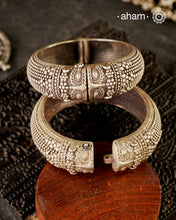 Vintage Makra silver kada handcrafted by skilful artisans. Beautiful piece from a bygone era, that bring back memories and stories of that time. Granulation Technique is used along with casting


The Makara is a mythical water creature combining the features of a crocodile, reptile, elephant and fish. It is the vehicle of the goddess Ganga (The river Ganga) and also of Varuna, the god of terrestrial waters. The Makara is known to have magical powers related to fertility and water of life. Makara heads
