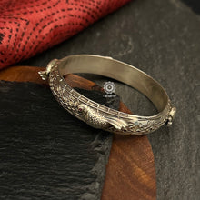 A beautiful silver bangle with cuckoos on it. Crafted in 92.5 silver

The price is for one piece only.