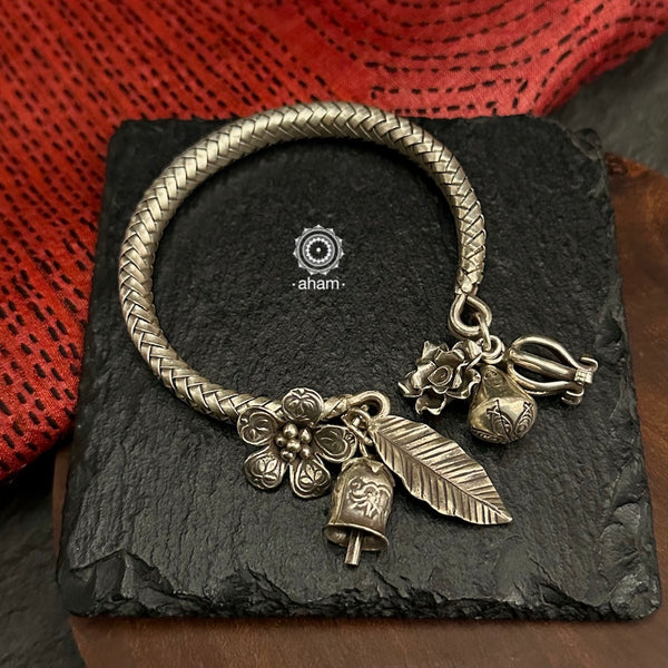 Up your wrist game with the A.M P.M Silver bracelet!
The charm bracelet, complete with a beautiful weave pattern inspired by Thai craftsmanship. Perfect for adding a playful touch to any outfit.

The price is for one piece only.